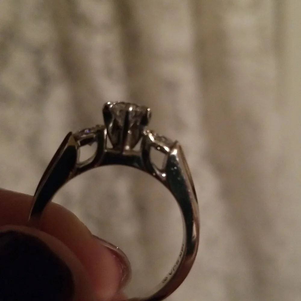 18K gold ring with 3 Beautiful Diamonds - Picture 6 of 13